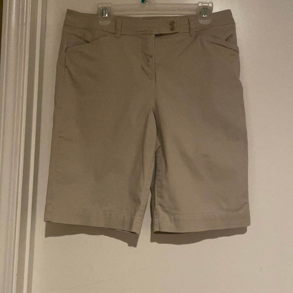 Gently worn Beige Jones New York walking shorts